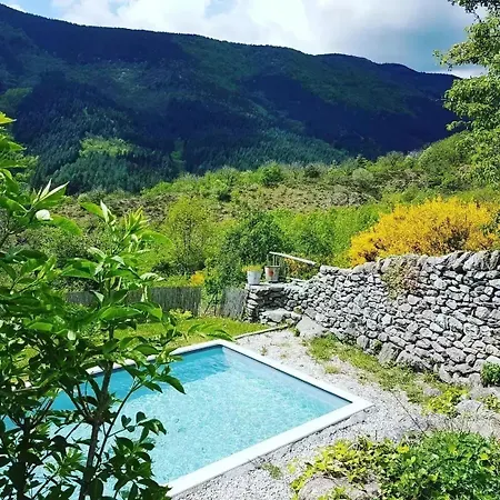 فيلة Les De La Ferme De Chalas Valgorge